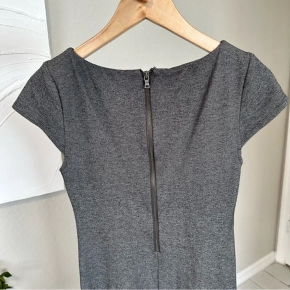 Alice + Olivia employed TIFFANY EASY FITSHORT SLEEVE dress - Picture 9 of 11
